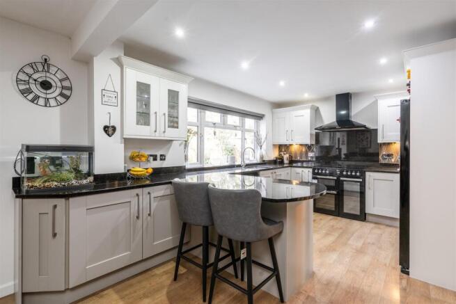 11 Whiteslade Close_7.jpg