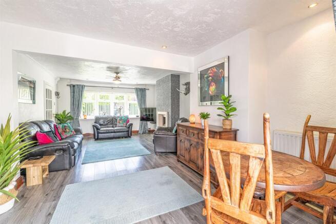 Lounge/Dining Room