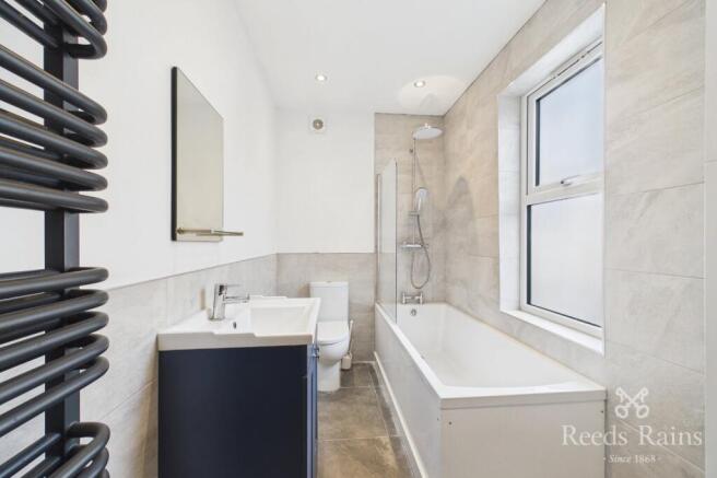 2 bed Terraced to rent Image 5