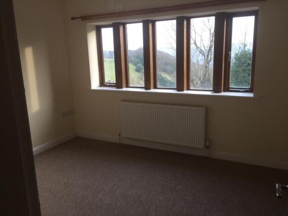 2 bed Terraced to rent Image 4