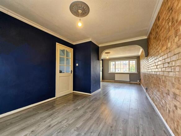 Open plan living area (2).jpg