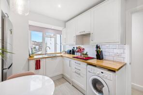 Flat 4, 3 St Annes Mansions, Montefiore Road, Hove BN3 1RD