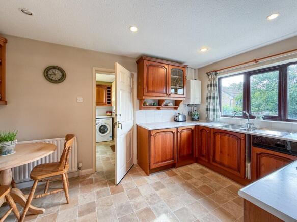 4 bed Detached for sale Image 5