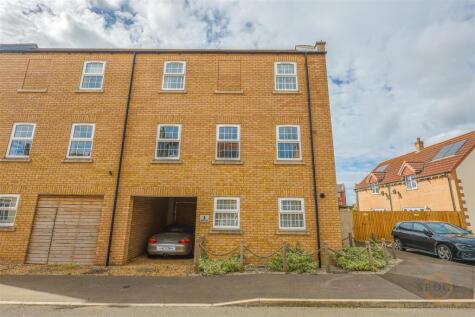 Mears Court, Spalding