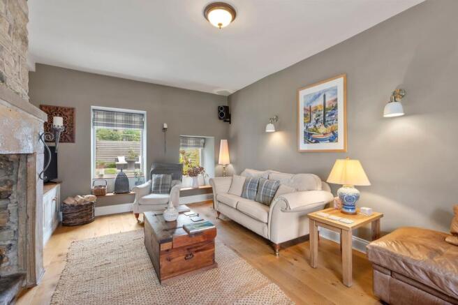 4 bed Semi-Detached for sale Image 7