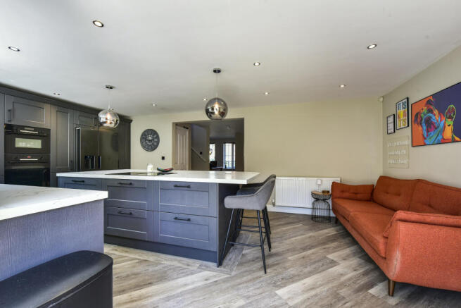 4 bed Detached for sale Image 6