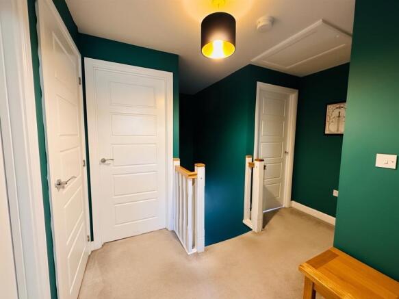 4 bed Detached for sale Image 11