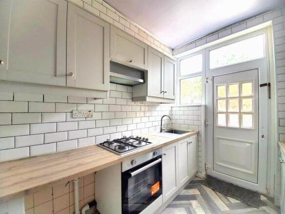 3 bed Detached to rent Image 5