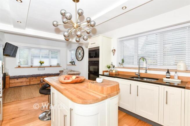 Kitchen/ Breakfast Area