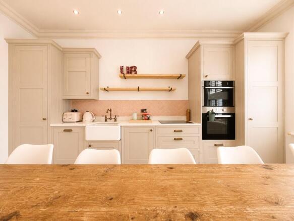 4 bed Apartment for sale Image 4
