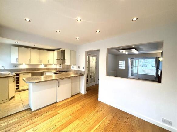Kitchen/Dining