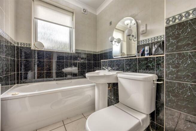7_MILLERSNEUK_COURT_LENZIE_010.JPEG