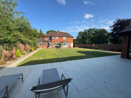 175 Byron House, High Road, Chigwell IG7 6PS
