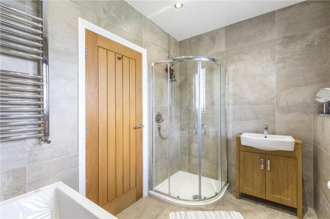 5 bed Detached for sale Image 12