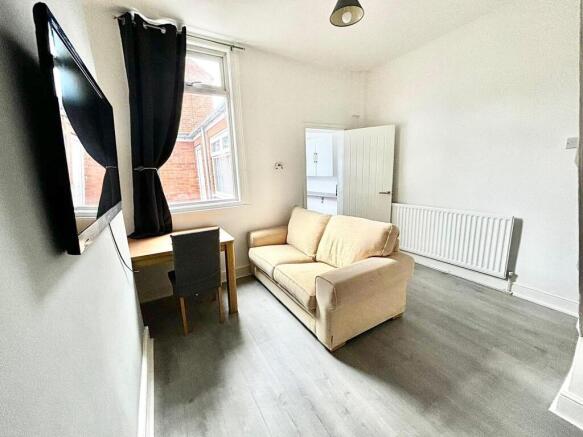 3 bed House to rent Image 3