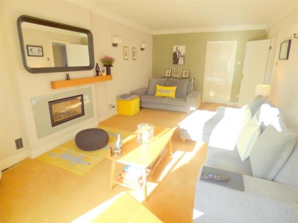 lounge1new.JPG