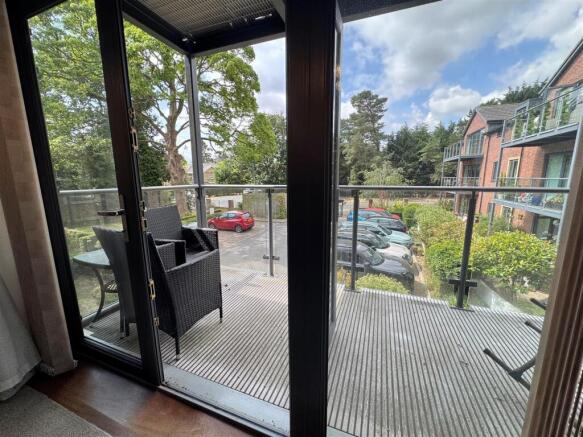 2 bed Flat for sale Image 7