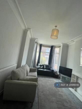 4 bed Semi-Detached to rent Image 6