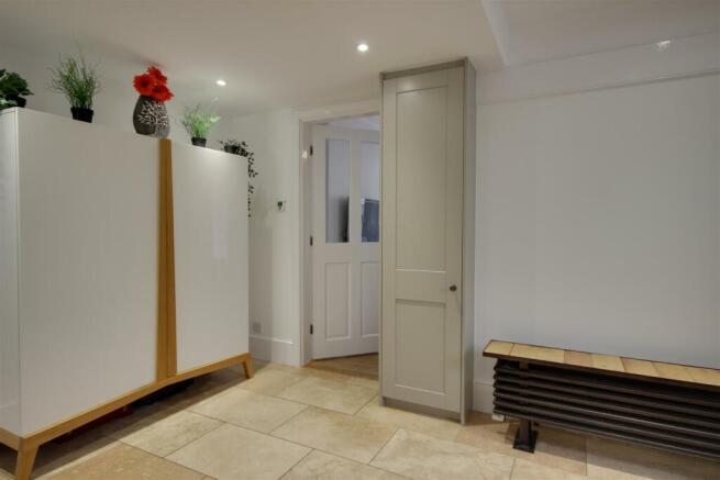Side Lobby/Boot Room
