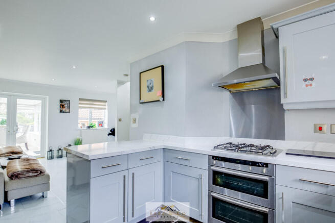 4 bed Town House for sale Image 7