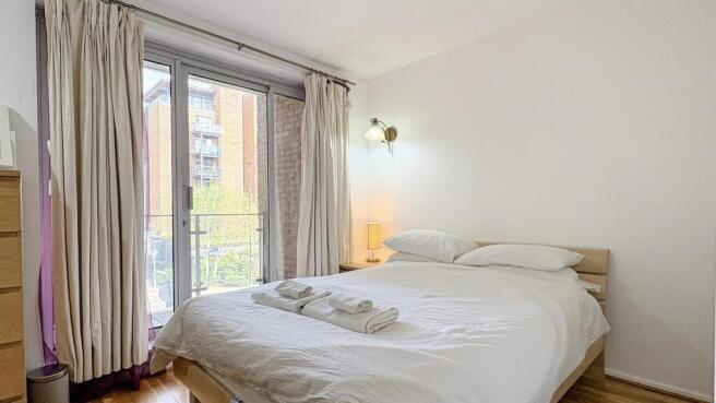 Property to rent in Narrow Street