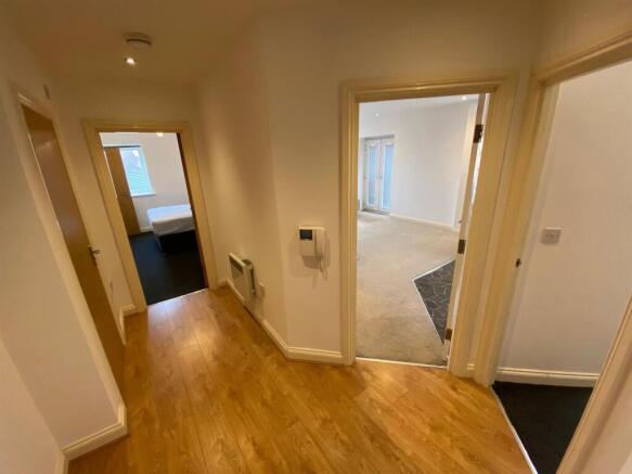 Quinney Crescent, Manchester photo 4