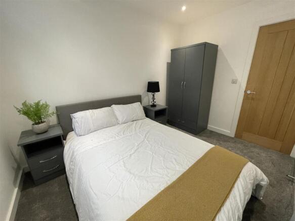 2 bed Apartment to rent Image 6