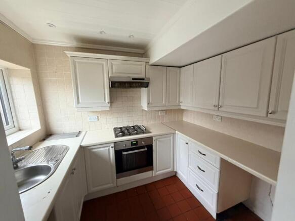 3 bed Semi-Detached to rent Image 5
