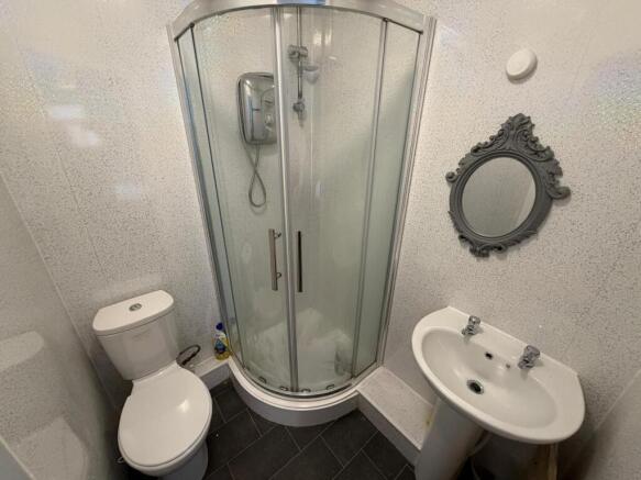 5 bed Flat to rent Image 11