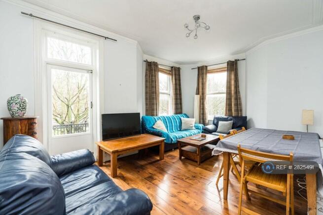 Dual Aspect Living/Diner