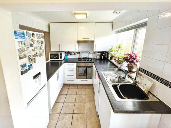 3 bed Semi-Detached for sale Image 6