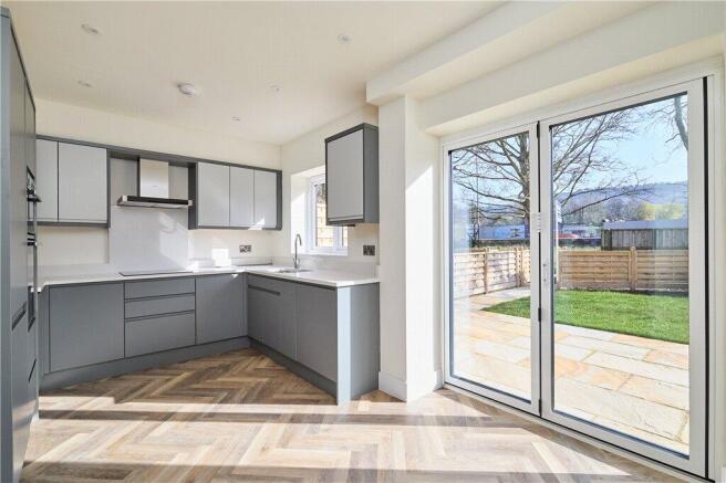 4 bed Semi-Detached for sale Image 5