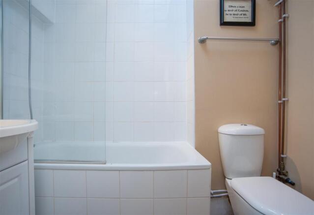 Bathroom Photo.jpg