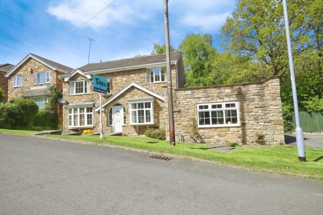 5 bed Detached for sale in adel