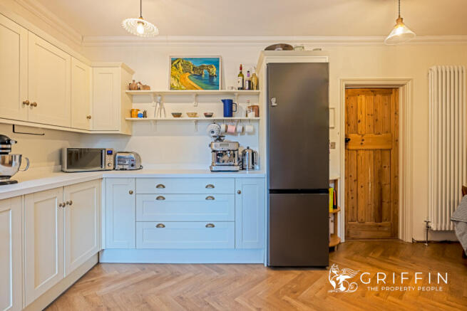 Kitchen & Dining