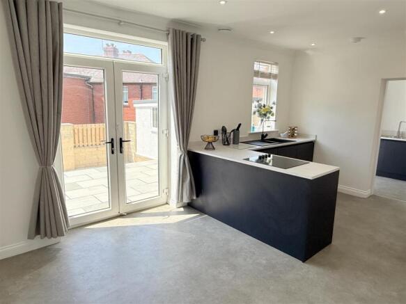 4 bed Semi-Detached for sale Image 8