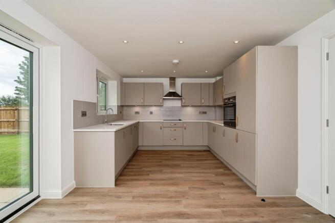 Copper Close, Bradwell, Great Yarmouth photo 5