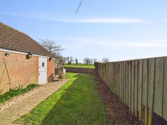 3 bed Semi-Detached for sale Image 8