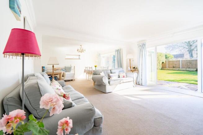 Sitting Room / Dining Room