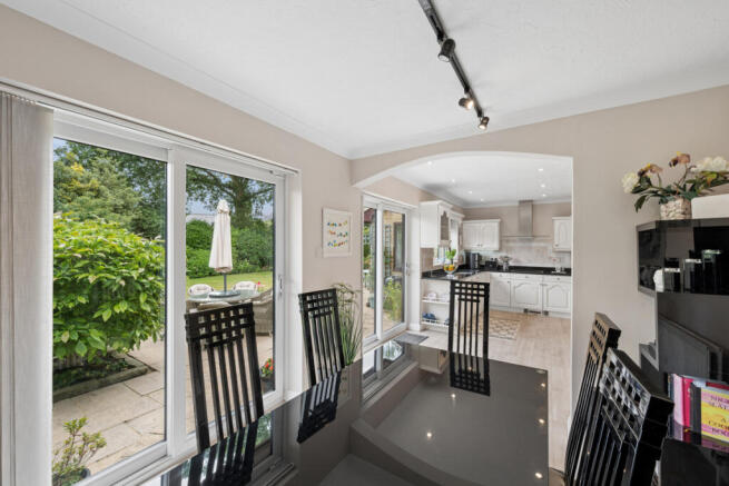4 bed Detached for sale Image 10