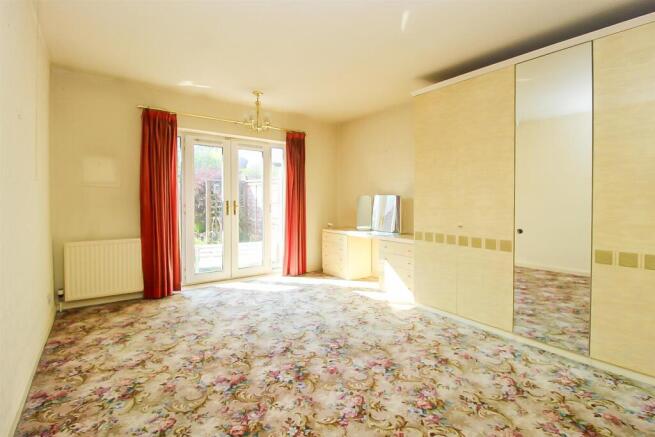 2 bed Semi-Detached Bungalow for sale Image 5