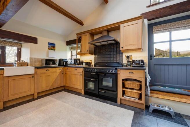 4 bed Barn Conversion for sale Image 7