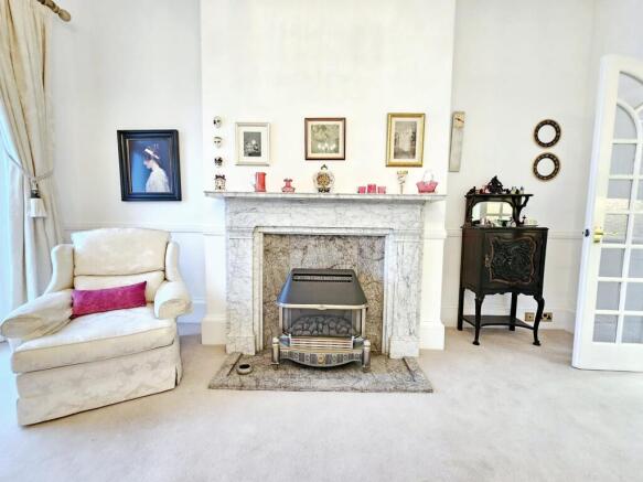 2 bed Flat for sale Image 5