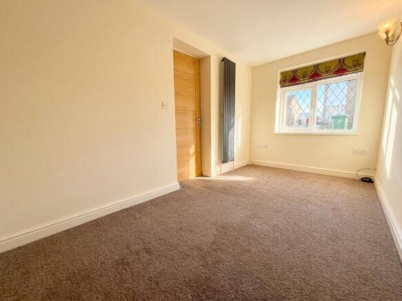 4 bed Semi-Detached for sale Image 12