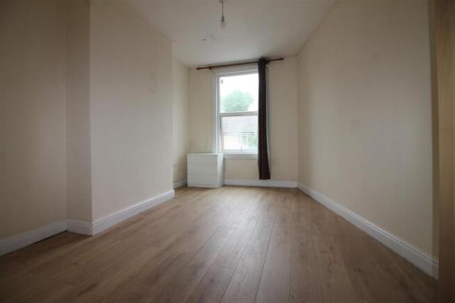 4 bed House to rent Image 7