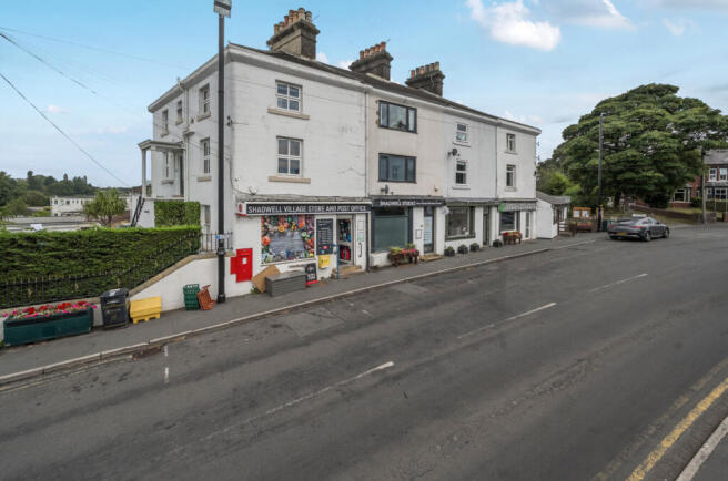 3 bed Flat for sale Image 5