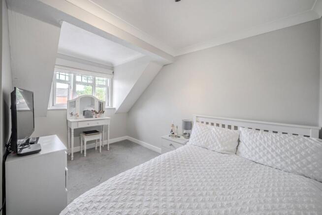 5 bed Detached for sale Image 11