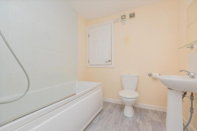 11. Bathroom.jpg