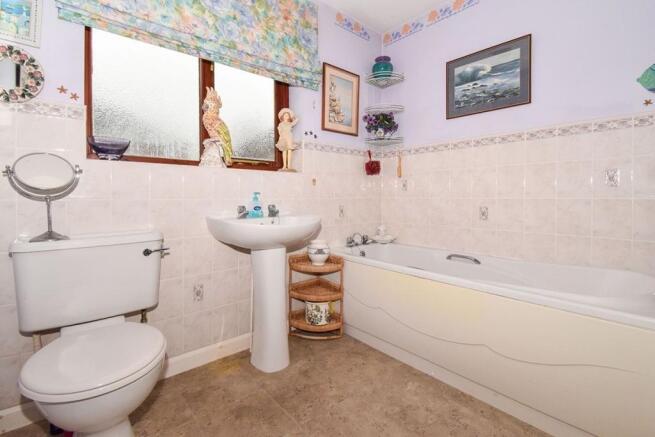 Family Bathroom / WC