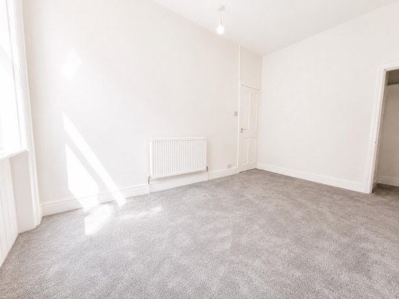 2 bed Terraced to rent Image 4